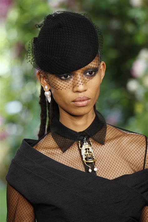 estilo de bolsa que esta em alta 2019 dior|Couture, Fall 2019: 5 coisas que você precisa saber sobre a Alta .